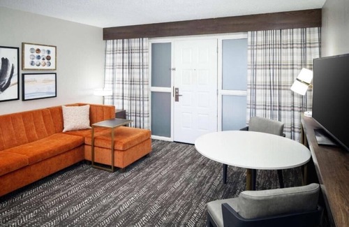 Altamonte Springs Apartment | One Bedroom King Suite Near You Fit Gyms ORL