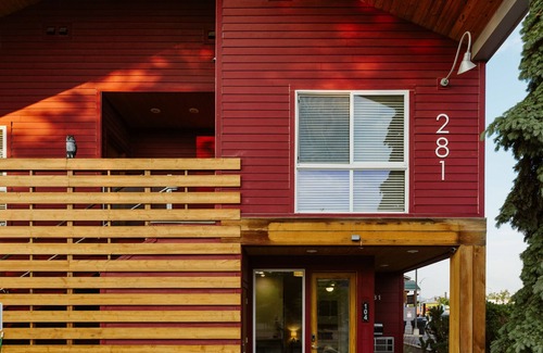 Kalispell Apartment | One Bedroom King Deluxe Suite with Full Kitchen and Washer/Dryer in the Heart of Kalispell, MT