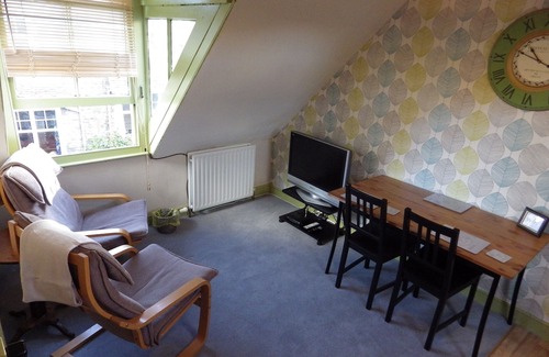 Abergavenny Apartment | One Bedroom Loft Apartment close to Town Centre, Rail and Bus Stations