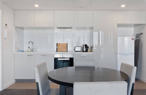 Milton Apartment | One Bedroom One Bathroom Hearty Milton Apartment, free parking & more!