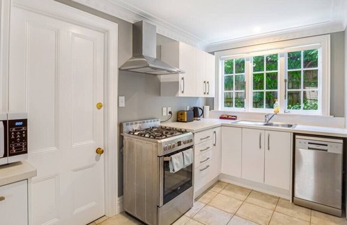 Parnell Apartment | One-bedroom Parnell Charmer