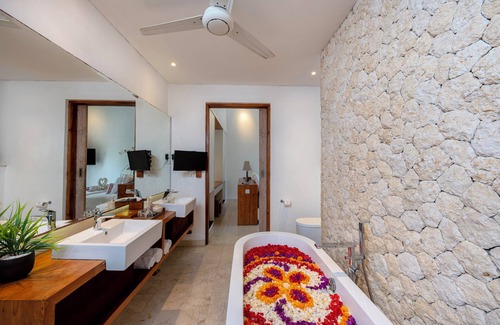 Tanjungbenoa Villa | One bedroom private pool and bathub with rooftop