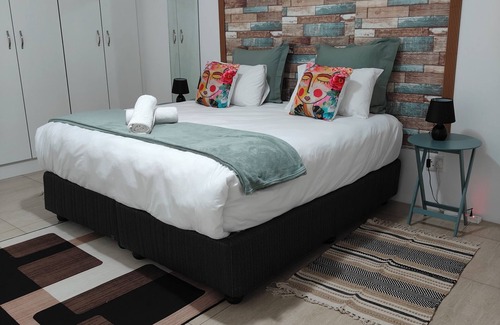 Selborne Cottage | One bedroom, spacious guest house in a quiet neighbourhood.