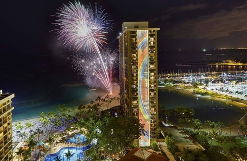Waikiki Resort | One bedroom suite in prestigious Hilton Hawaiian Village.