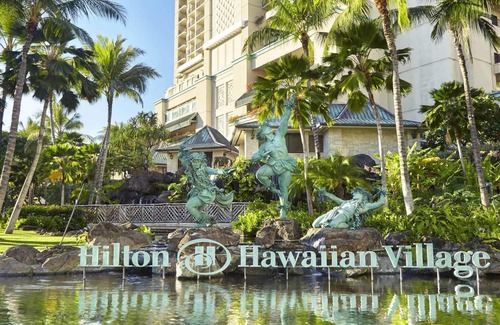 Waikiki Resort | One bedroom suite in prestigious Hilton Hawaiian Village.
