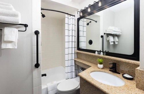Brookline Hotel | One Bedroom Suite Room at Arcadian Hotel! Near Fenway Park