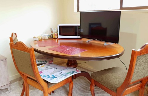 Hamilton House | One Bedroom Unit Close to Claudeland Park