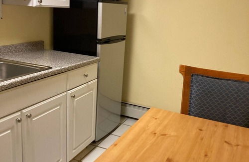 Elmont House | One bedroom walk down with private entrance ,ten minutes from JFK Airport.