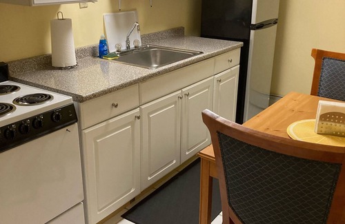Elmont House | One bedroom walk down with private entrance ,ten minutes from JFK Airport.