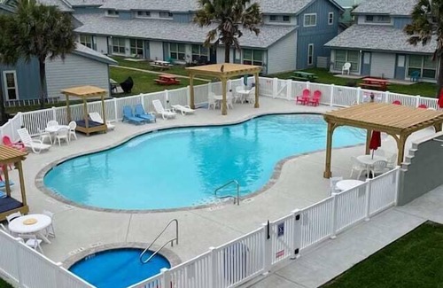 Port Aransas Condo | One Block from Beach-Pelicans Landing! - Unit 1405 - Island Dunes Condo's