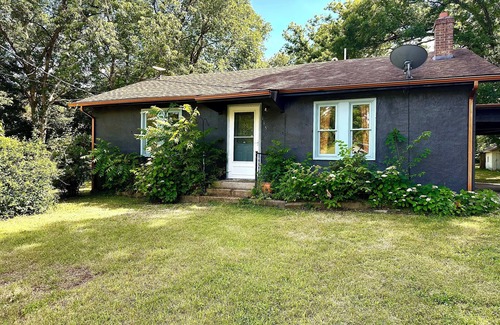 Van Buren House | One Block from Current River! Let's Go!