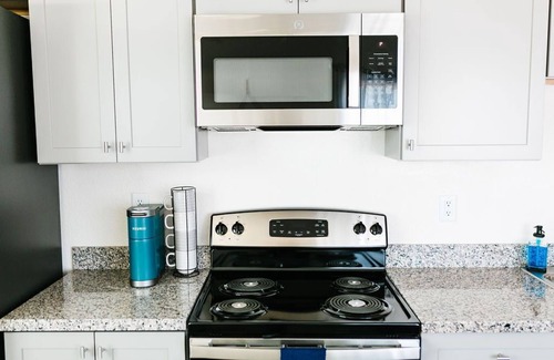 Crescent City Condo | One Block from Ocean CLOSE to everything! Modern and Clean!