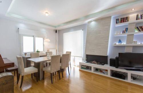 Palaio Faliro Apartment | ONE block from the sea Family house at Floisvos