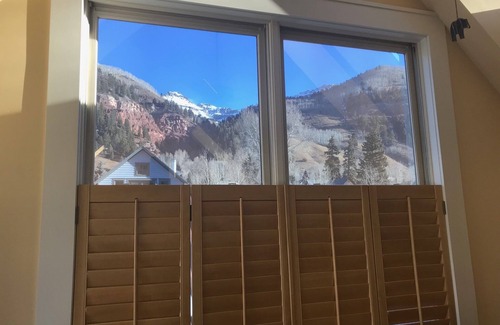 Telluride Condo | One Block to Gondola & Town! Amazing views ! Brand new Remodel !
