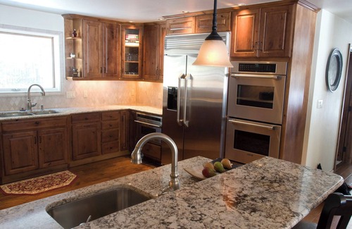 Frisco House | ONE BLOCK to restaurants, bars & free bus to Breck & Copper. Hot tub/pool table!