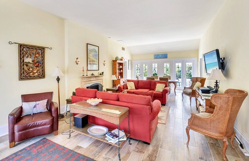 Old Naples Cottage | One Block to the Beach