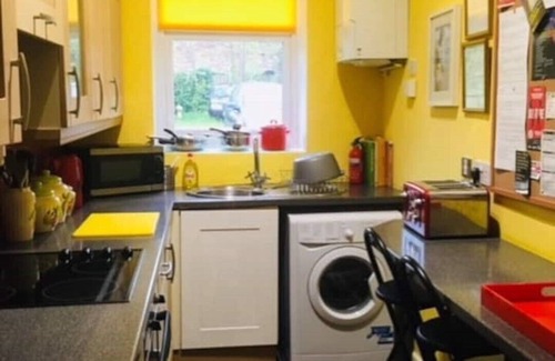 Liverpool Apartment | One double bedroom ground floor apt, with two sofa beds in lounge