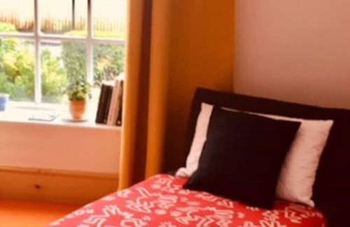 Liverpool Apartment | One double bedroom ground floor apt, with two sofa beds in lounge