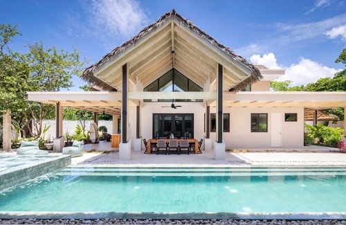 Nosara Villa | One fine stay- only 3 minutes walk to the beach