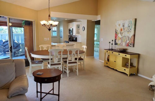 Bella Vista House | One floor 3/2 walk to beach