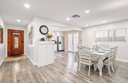 Rowland Heights Villa | One-Floor Villa/5BR3BA/Downtown/Los Angeles/Disney/New/57、60 Highway/Supermarket