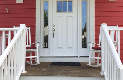 Michigan City House | One hour & 15 minutes from Chicago! Create family traditions at Big Red!
