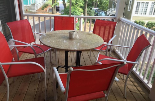 Michigan City House | One hour & 15 minutes from Chicago! Create family traditions at Big Red!