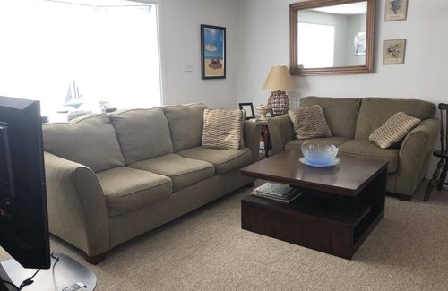 Beach Haven Gardens Apartment | ONE HOUSE FROM THE BEACH!