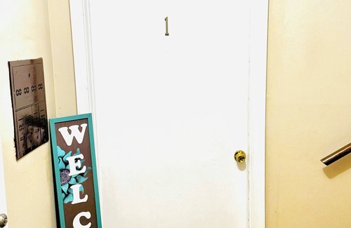 Texas Medical Center Apartment | One King Room in Fully Furnished Two-Room Apartment at Texas Medical Center