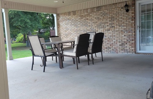 Murfreesboro House | One level home close to interstate and 25 minutes to Nashville.