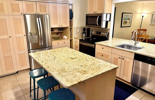 Sarasota House | ONE MILE from beautiful Siesta Key, #1 beach in the USA!
