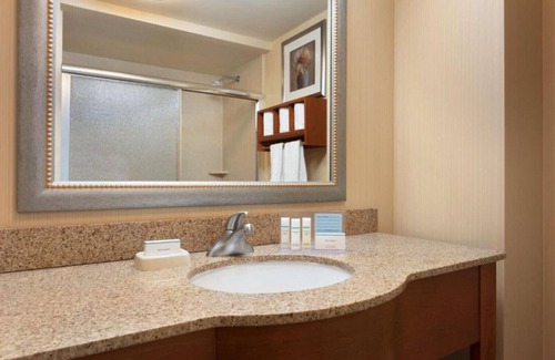 Queens House | ONE MILE FROM LAGAURDIA AIRPORT