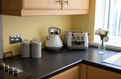 Lisburn House | One min from M1 motorway ☘️Pets welcome. fur babies need a staycation too 🐶
