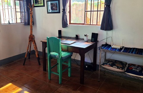 San Pedro La Laguna Cottage | One minute to lake, fabulous views, well-equipped kitchen, & comfy beds!