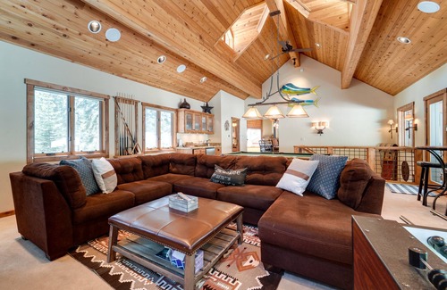 Truckee House | 'One Moose Lodge' w/Hot Tub in Tahoe Donner
