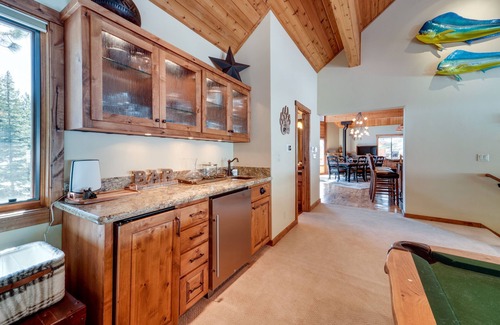 Truckee House | 'One Moose Lodge' w/Hot Tub in Tahoe Donner
