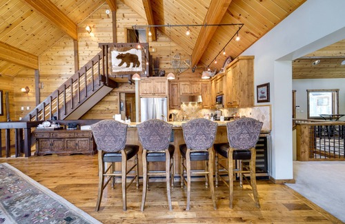 Truckee House | 'One Moose Lodge' w/Hot Tub in Tahoe Donner