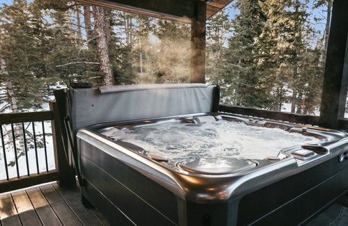 Duck Creek Village Cabin | One of a Kind Cabin- Game Room, Fire Pit, Covered Deck w/Fireplace & Spa!