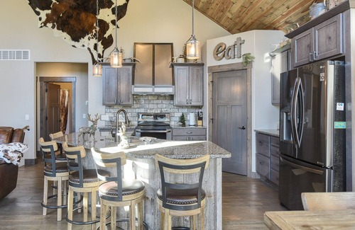 Deadwood Cabin | One-Of-A-Kind Beautiful Cabin on 17 Acres w/Custom Bar, Hot Tub 3200 Sq. Ft.
