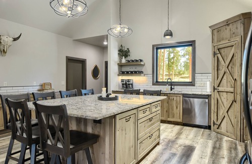 Deadwood Cabin | One-Of-A-Kind Custom 5100 Sq. Ft. Lodge W/Slide, Fire-pit, and Hot Tub!