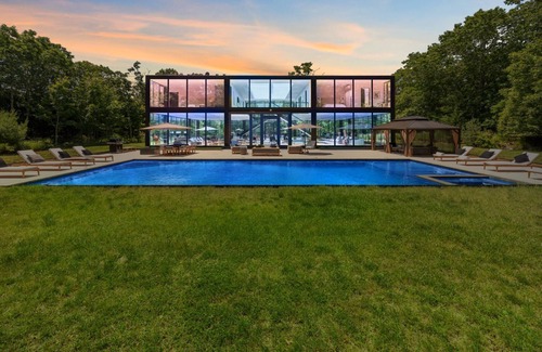 Springs House | One of a Kind Glasshouse in Amagansett
