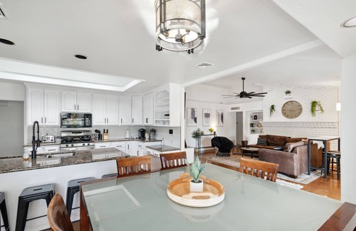 Mesa House | One-of-a-Kind Home w Mini Golf + Pool & Spa Tub