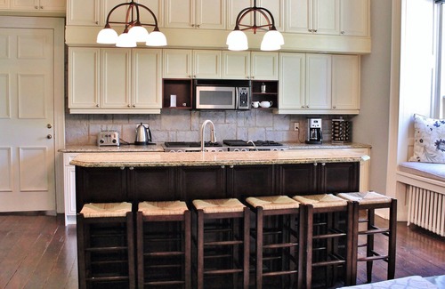 Kingston Apartment | One of a Kind Luxury Suite with Grand Patio Oasis