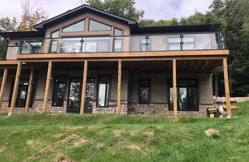 Perry House | One of a kind New Muskoka cottage on baylake with Hot tub/Spa!nn