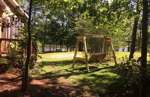Milledgeville House | One of Best Locations on lake ! Cozy, relaxing lake front cottage