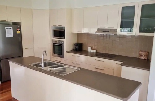 Malua Bay House | One of Malua Bay's BEST: Large modern home