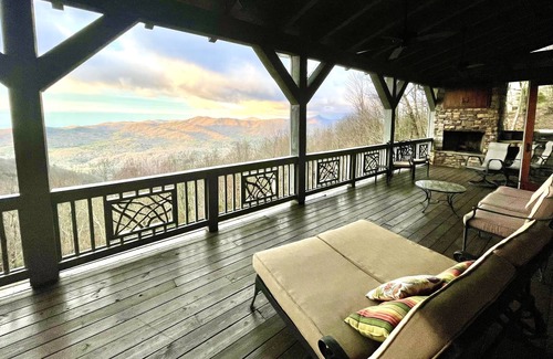 Sapphire House | "One of the Best Views in all of WNC"-4240 ft elev-Indoor & Outdoor Fireplaces