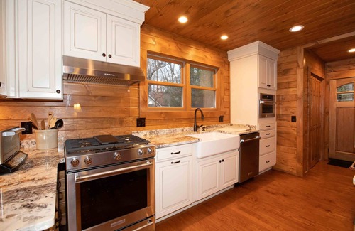 Waynesville Cabin | One of Waynesville's most treasured and historic vacation cabins