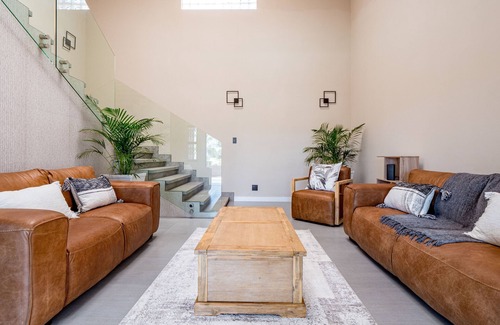 Umhlanga House | One on Chelsea - Five Bedroom House, Sleeps 10