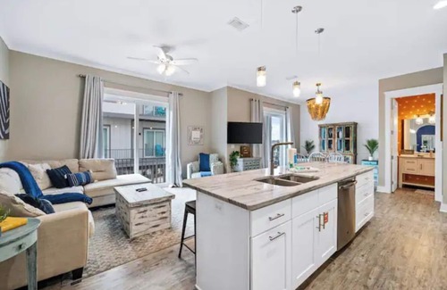 Gulf Shores Cottage | One Q-ute Cottage : Beach and Bay Retreat w/Pool